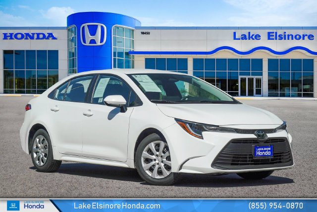 Used 2025 Toyota Corolla LE FWD image 1