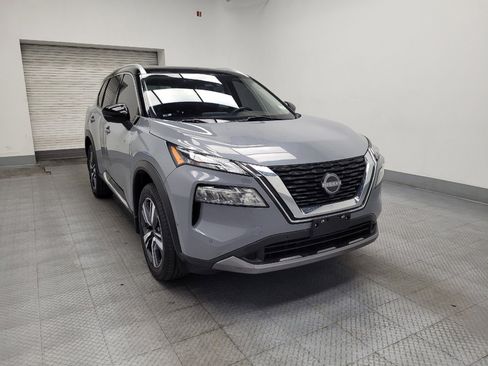 Used 2023 Nissan Rogue SL w/ SL Premium Package image 13