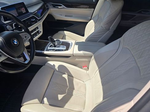 Used 2022 BMW 740i w/ Premium Package RWD image 19