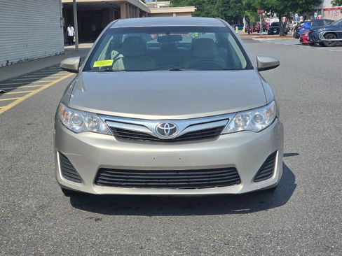 Used 2014 Toyota Camry LE FWD image 2