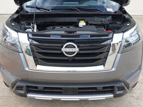Used 2025 Nissan Pathfinder Platinum w/ Cargo Package AWD/4WD image 7