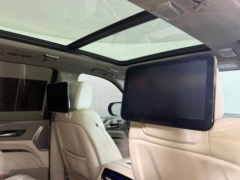 Used 2021 Cadillac Escalade Premium Luxury Platinum AWD/4WD image 31