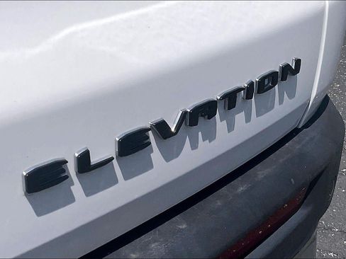 Used 2025 GMC Acadia Elevation FWD image 8