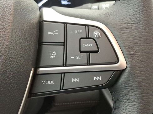 Used 2025 Toyota Sienna XLE w/ XLE Plus Package FWD image 27