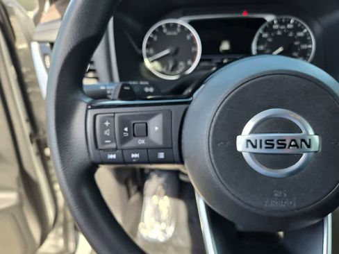 Used 2021 Nissan Rogue SV FWD image 21