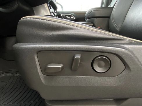 Used 2023 Chevrolet Suburban Premier image 13