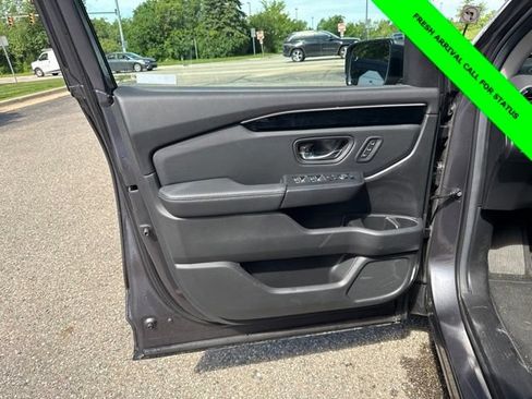 Used 2025 Honda Pilot EX-L image 22