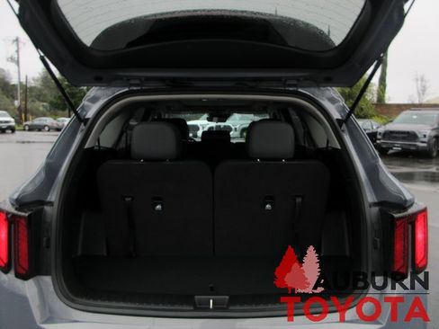 Used 2025 Kia Sorento S w/ Panoramic Sunroof Package image 7