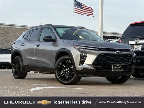 Certified 2025 Chevrolet Trax ACTIV image 2