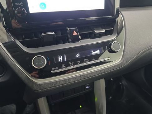 Certified 2025 Toyota Corolla Cross LE image 21