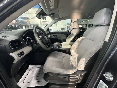 Used 2023 Honda Pilot LX image 9