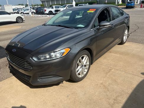 Used 2016 Ford Fusion SE FWD image 5