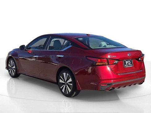Used 2022 Nissan Altima 2.5 SV w/ SV Premium Package image 4