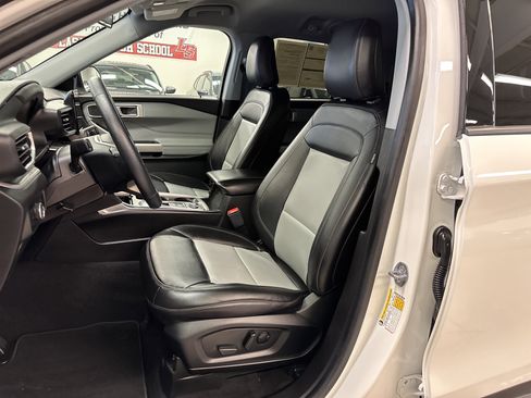 Certified 2023 Ford Explorer XLT w/ Equipment Group 202A image 4