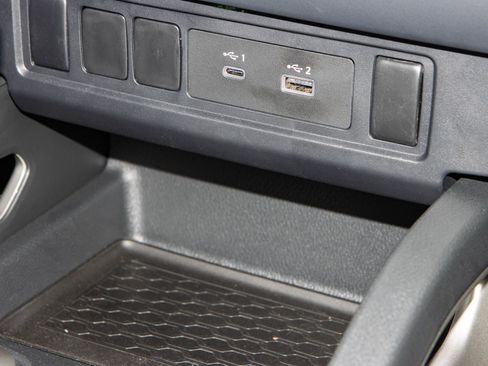 Used 2024 Nissan Frontier SV image 23