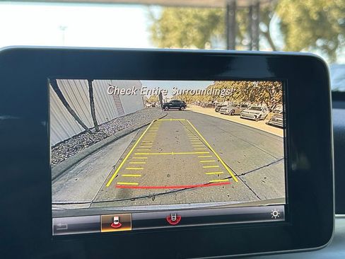 Used 2019 Mercedes-Benz GLC 300 4MATIC image 18