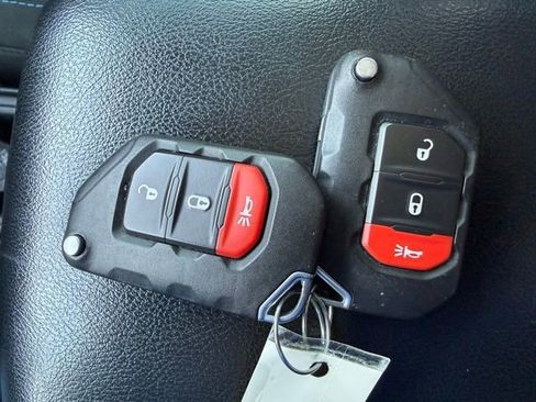 Used 2021 Jeep Wrangler Unlimited Rubicon 4xe w/ Safety Group AWD/4WD image 16