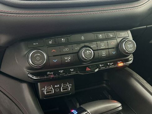 Certified 2025 Dodge Durango GT image 26