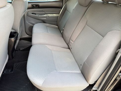 Used 2014 Toyota Tacoma 4x4 Double Cab w/ SR5 Package image 14