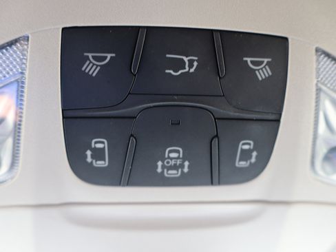 Used 2024 Chrysler Pacifica Touring-L FWD image 28