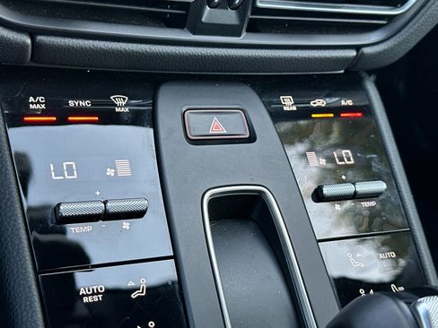 Certified 2025 Porsche Macan AWD/4WD image 23