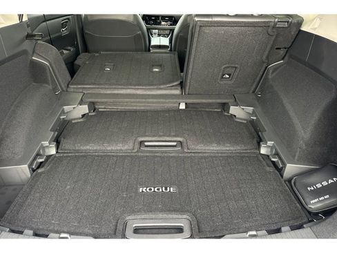 Used 2025 Nissan Rogue SL w/ SL Premium Package image 17
