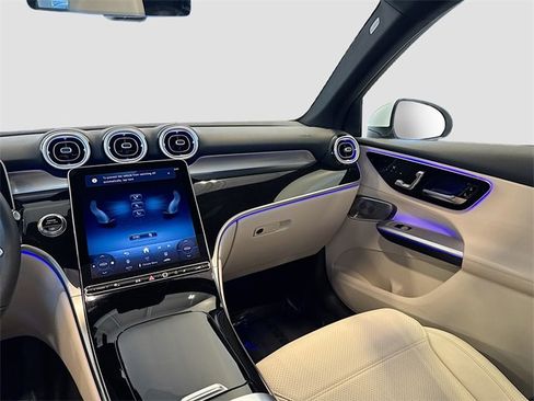 Certified 2025 Mercedes-Benz GLC 300 4MATIC image 25