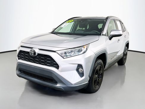 Used 2020 Toyota RAV4 XLE FWD image 10