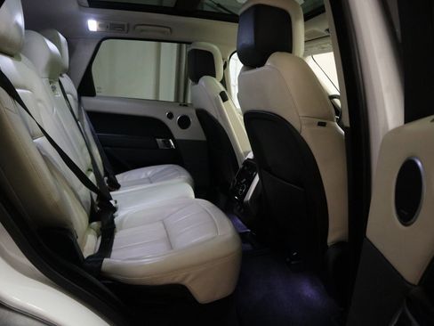 Used 2020 Land Rover Range Rover Sport HSE image 24