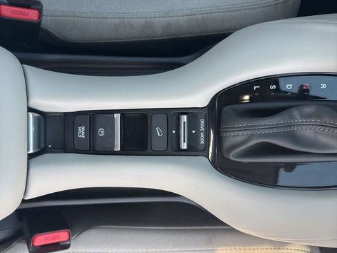 Used 2025 Honda HR-V LX image 31
