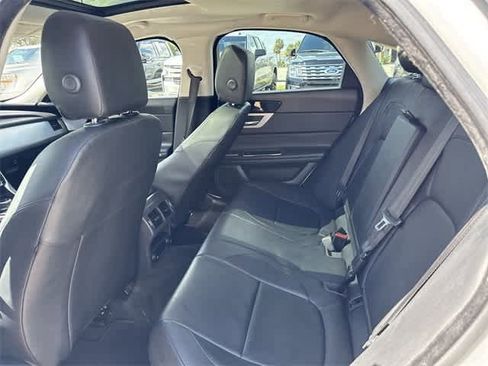 Used 2018 Jaguar XF 25t image 14
