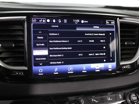 Used 2024 Chrysler Pacifica Touring-L FWD image 22