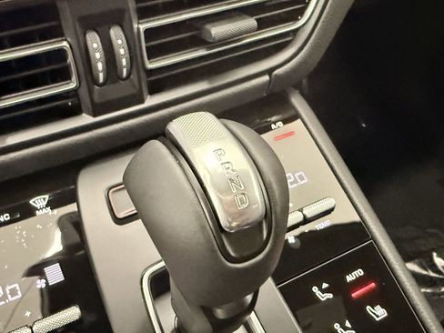 Used 2025 Porsche Macan image 17