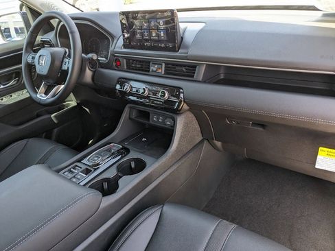 New 2025 Honda Pilot EX-L image 8