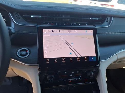 New 2025 Jeep Grand Cherokee L Limited w/ Luxury Tech Group II image 17