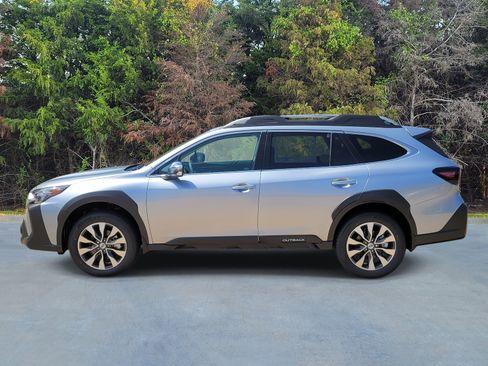 Used 2025 Subaru Outback Touring XT image 21