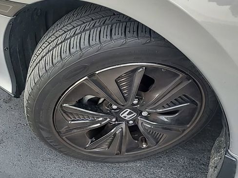 Used 2019 Honda Civic EX image 8