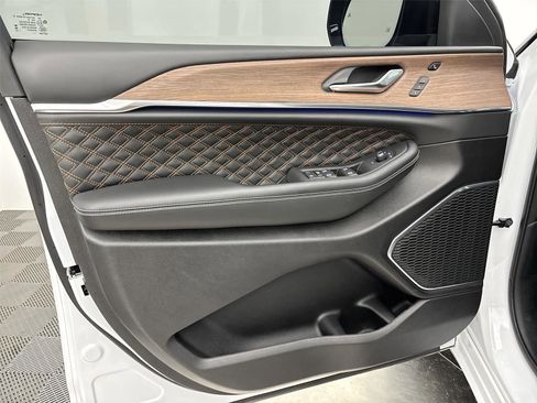 Used 2025 Jeep Grand Cherokee L Summit w/ MOPAR Finishing Package image 26