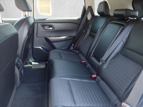 Used 2026 Nissan Rogue SV AWD/4WD image 10