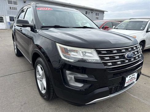 Used 2017 Ford Explorer XLT AWD/4WD image 11