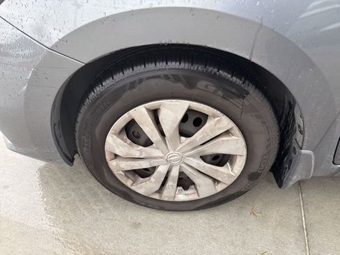 Used 2020 Nissan Versa S image 5