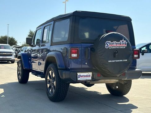 Used 2018 Jeep Wrangler Unlimited Sahara AWD/4WD image 7