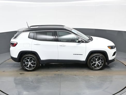 Used 2024 Jeep Compass Limited image 39