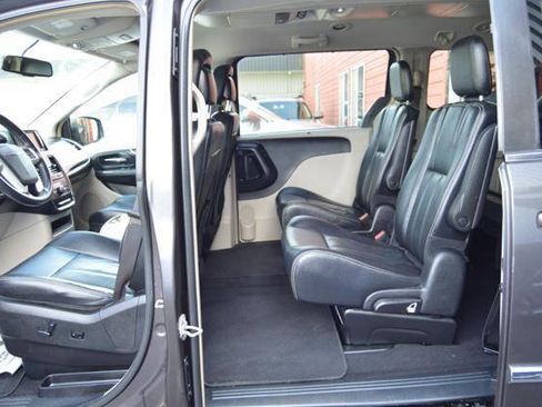 Used 2015 Chrysler Town & Country Touring FWD image 49