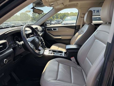 Used 2023 Ford Explorer XLT w/ Equipment Group 202A AWD/4WD image 13