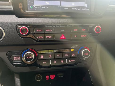 Used 2019 Kia Niro EX Premium w/ Sunroof Package image 18