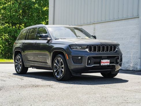 Used 2022 Jeep Grand Cherokee Overland w/ Luxury Tech Group IV image 2
