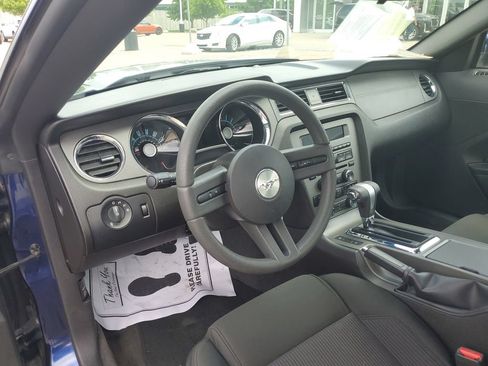Used 2010 Ford Mustang GT RWD image 7