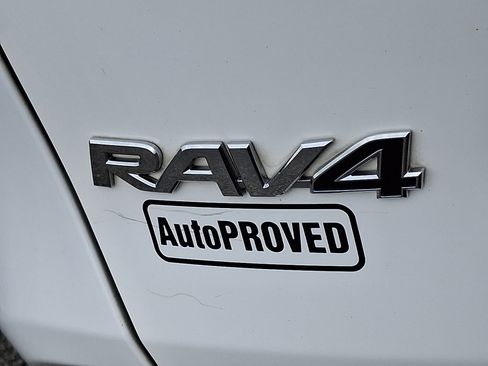 Used 2021 Toyota RAV4 XLE AWD/4WD image 29