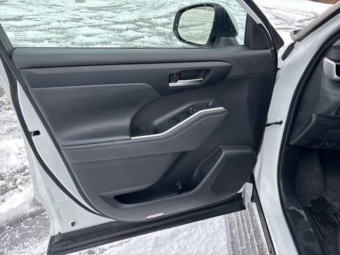 Certified 2023 Toyota Highlander XLE image 45